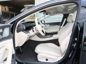 2023款改款 CLS 300 动感型 前排空间