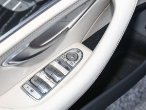 2023Ŀ CLS 300 (dng) п؅^(q)