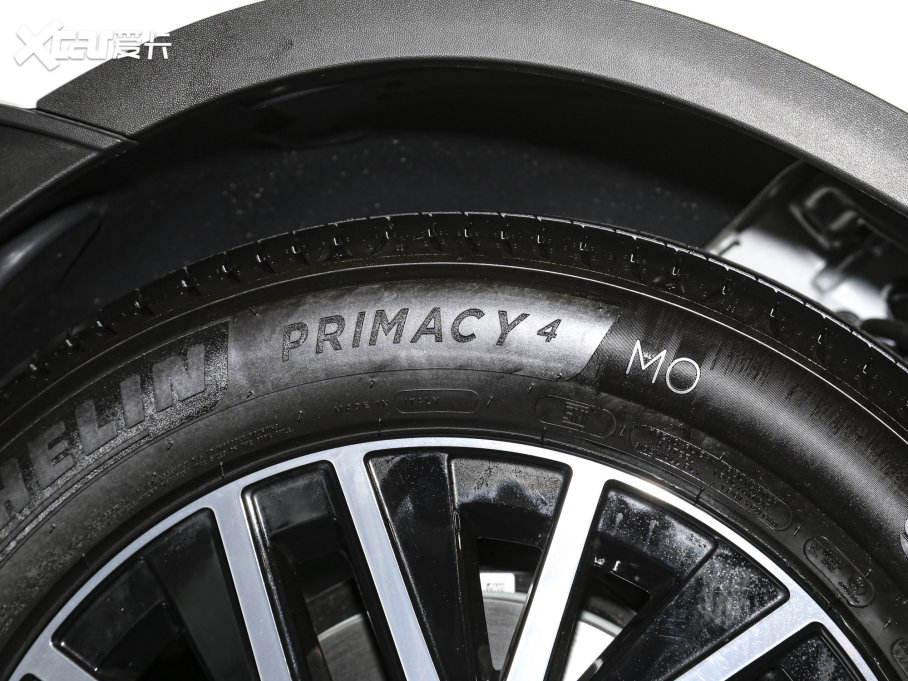 2023��YGLCCoupe(�M��) GLC 300 4MATIC �I��SUV