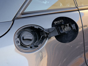 2009款AMG SL 63 油箱盖