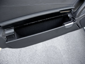 2009款AMG SL 63 前门储物空间