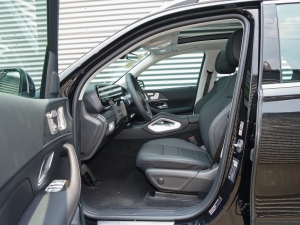 2024款GLE 450 4MATIC 豪华型 前排空间