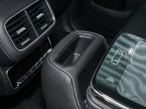 2024款GLE 450 4MATIC 豪华型 后排中央扶手功能