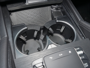 2024款GLE 450 4MATIC 豪华型 前排杯架