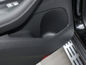 2024款GLE 450 4MATIC 豪华型 后门储物空间