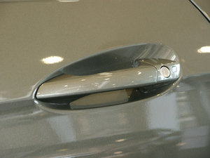 2010款E 350 敞篷轿跑车 主驾门拉手