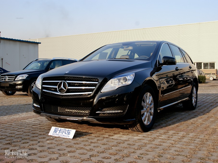 2011YR R 300 ̄(w)