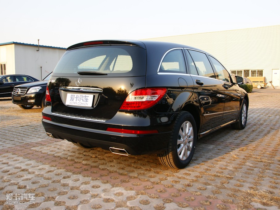 2011YR R 300 ̄(w)