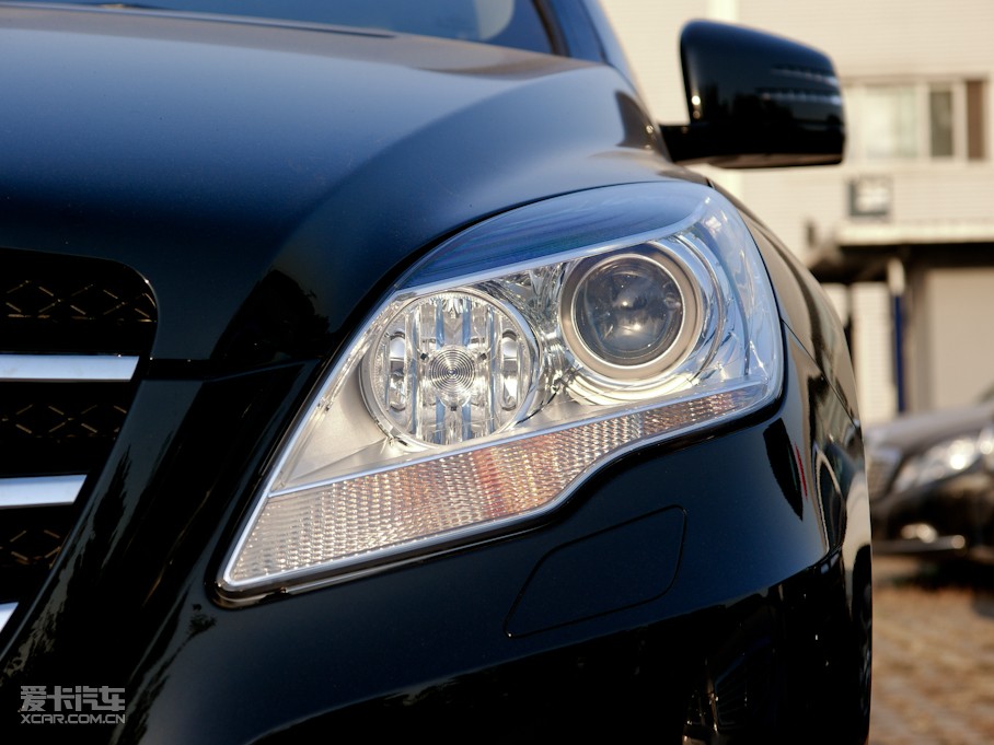 2011��YR��(j��) R 300 �̄�(w��)��