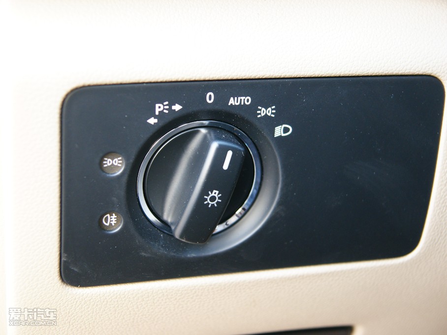 2011YR R 300 ̄(w)