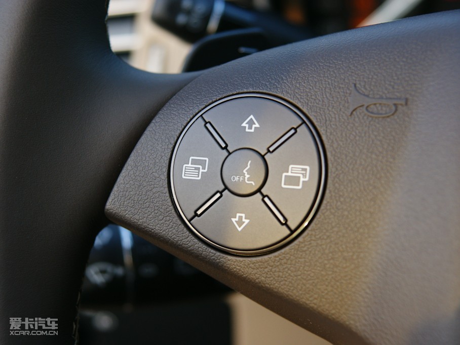 2011YR R 300 ̄(w)