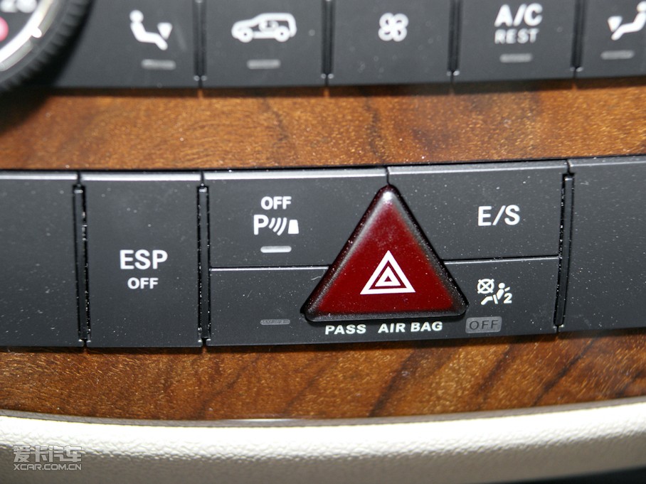 2011YR R 300 ̄(w)