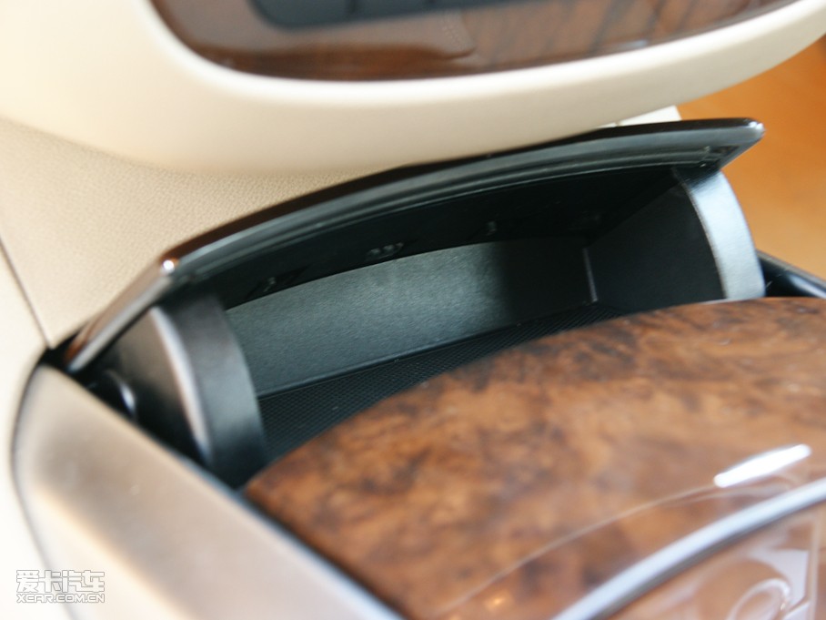 2011YR R 300 ̄(w)