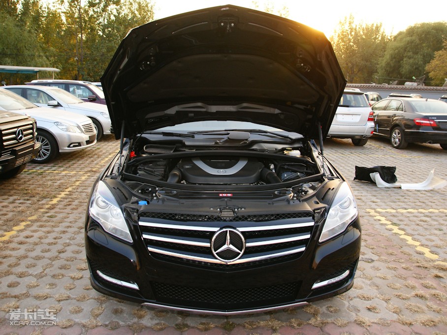 2011YR R 300 ̄(w)