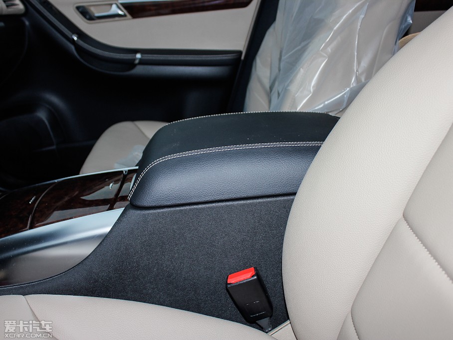 2011YR(j) R 300 A