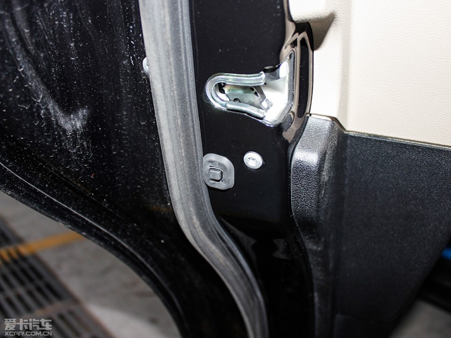 2011YR(j) R 300 A