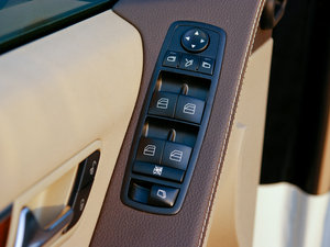 2011R 300 ̄(w) {܇ƅ^(q)	