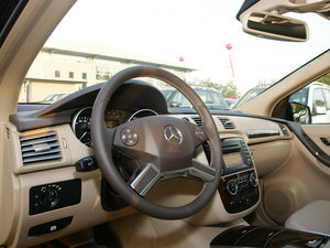 2011R 300 ̄(w) п؅^(q)