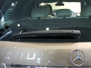 2010C 300 ^