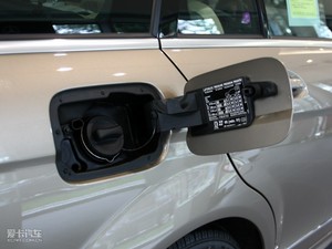 2010款C 300 油箱盖