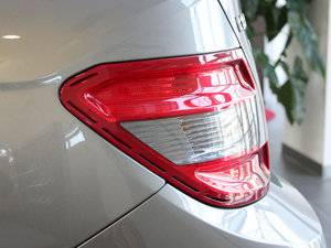 2010AMG C 63 ܰ (ji)^