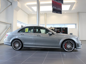 2010AMG C 63 ܰ w^