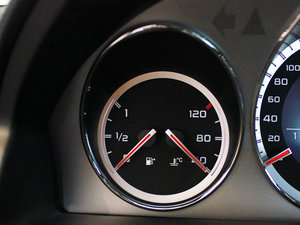 2010AMG C 63 ܰ п؅^