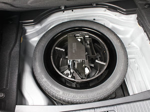 2012款CLS 350 豪华型 备胎