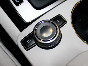 2011款GLK 300 4MATIC 豪华版 中控区