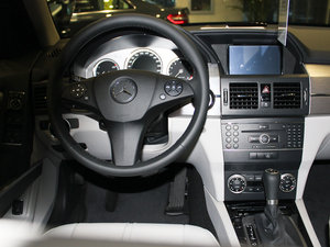 2011款GLK 300 4MATIC 豪华版 中控区