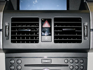 2011款GLK 300 4MATIC 豪华版 空调出风口
