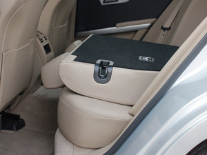 2011款GLK 300 4MATIC 动感版 后排座椅放倒