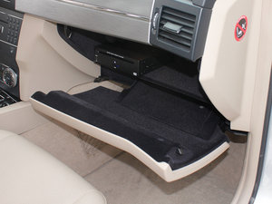 2011款GLK 300 4MATIC 动感版 手套箱