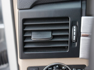 2011款GLK 300 4MATIC 动感版 中控区