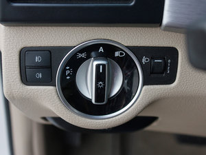 2011款GLK 300 4MATIC 动感版 中控区