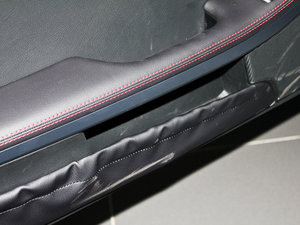 2011款SLK 200 豪华运动型 前门储物空间