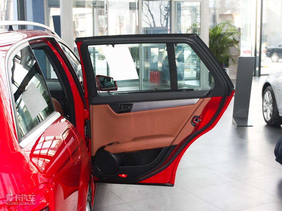 2010YC(M) C 200 CGI