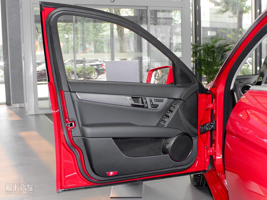 2011YC(M) C 200 r