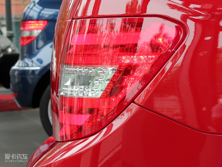 2011YC(M) C 200 r