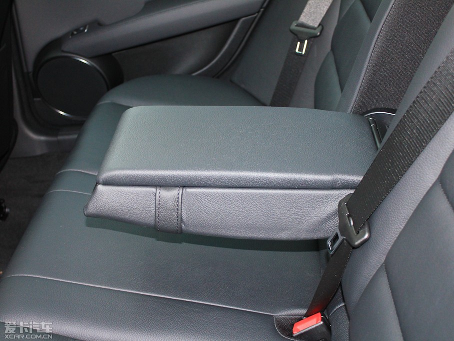 2011YC(M) C 200 r