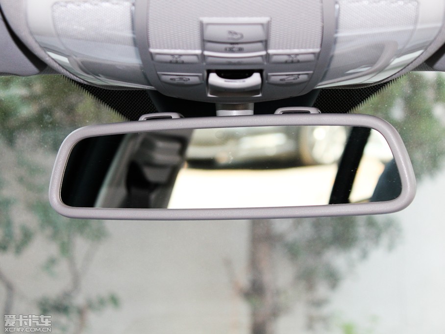 2011YC(M(jn)) C 200 r