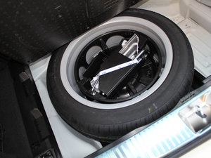 2011款C 200 时尚型 备胎