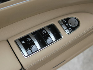2011款S 350L CGI 主驾车窗控制区	