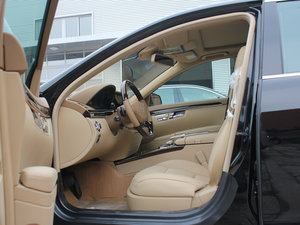 2011款S 350L CGI 前排空间