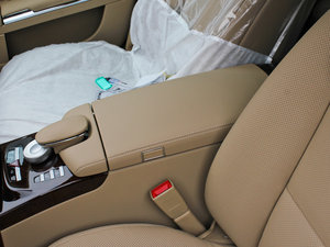 2011款S 350L CGI 中央扶手箱
