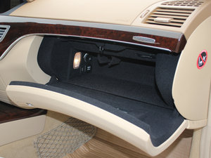 2011款S 350L CGI 手套箱
