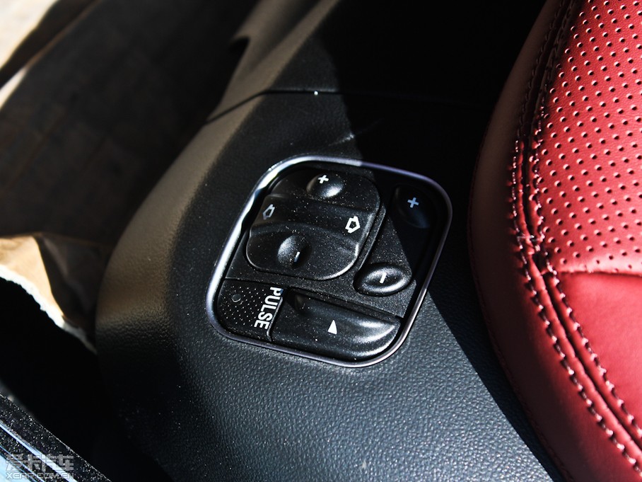 2011YSL SL 300 Grand Edition