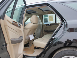 2012款ML 350 动感版 后排空间
