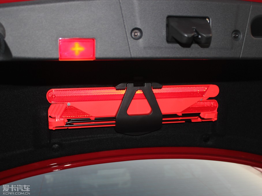 2011��YE���p�T E 260 CGI Coupe