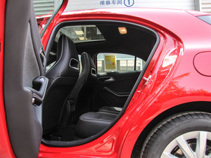 2013款A 180 后排空间